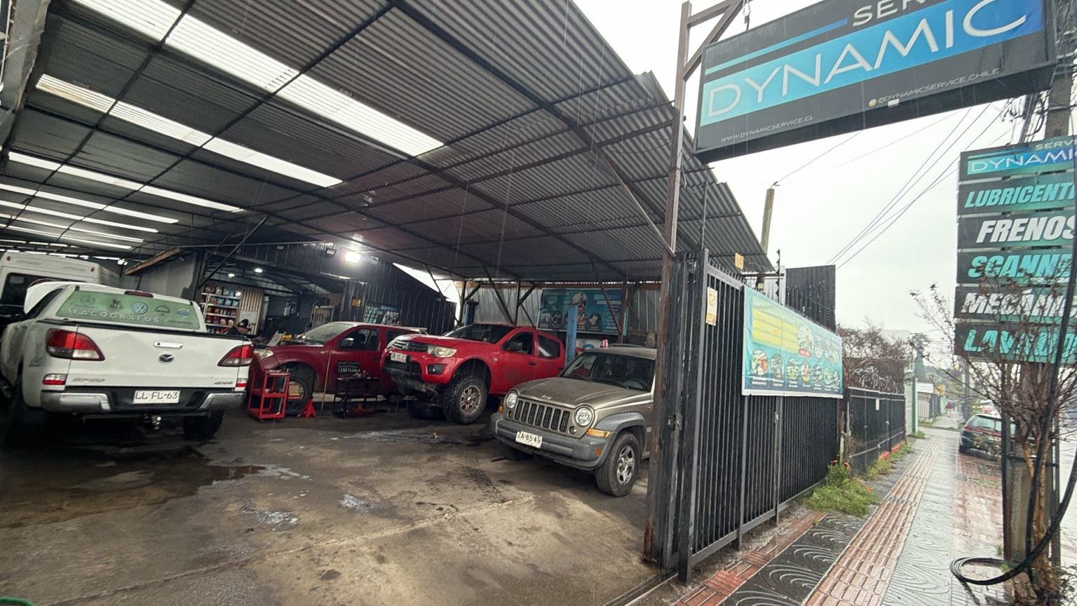Fachada y acceso de Dynamic Service